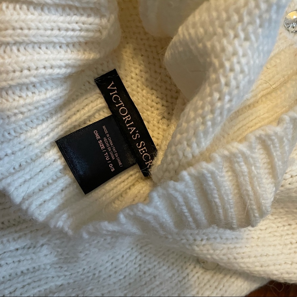 White knit embellished brand new hat and scarf set - Picture 5 of 5